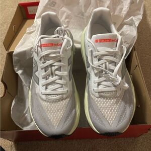 New Balance Fuelcell rebel Running Shoes 7.5 standard